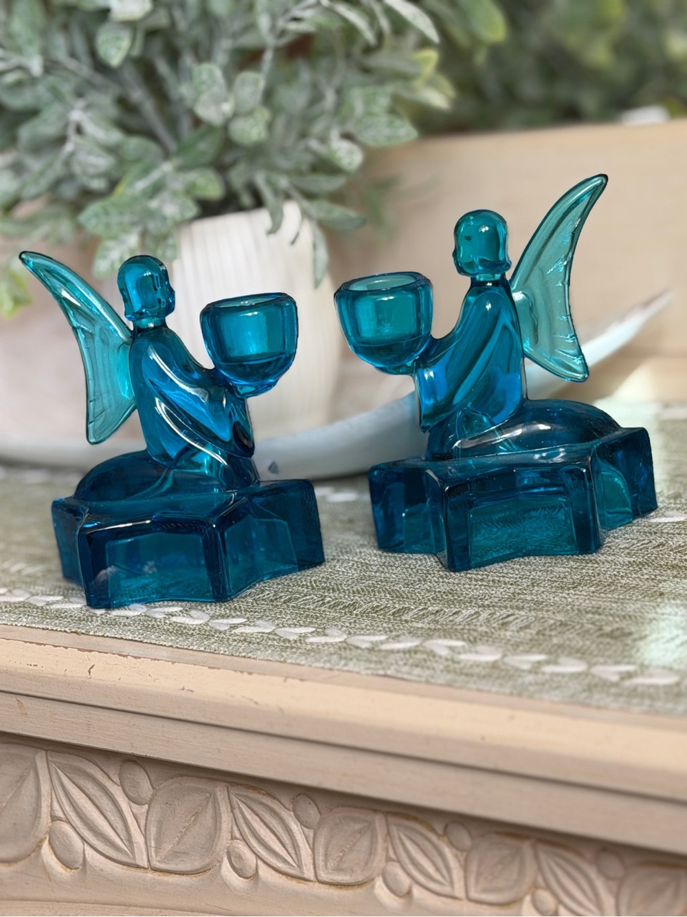 🎀 L.E. Smith Glass Company Charming set of (2) Blue Angel Tapered Candleholders🎀